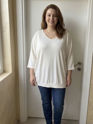Oversize women's blouse with V-neck, size 56/58
