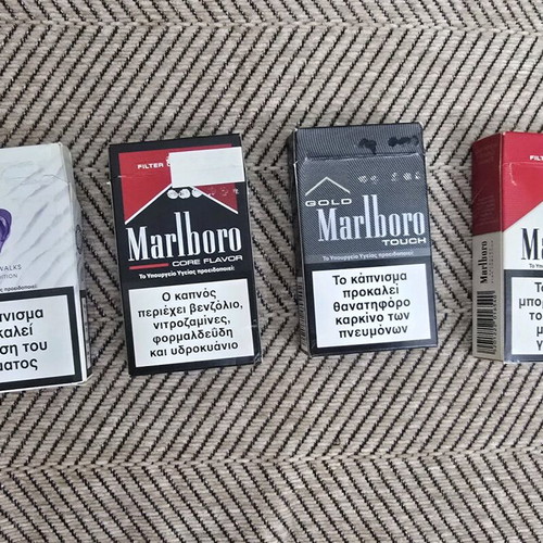 Marlboro and Silk Cut 4 empty packs like new