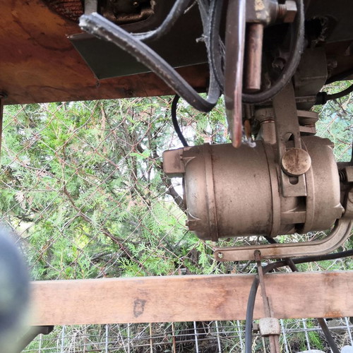 Sewing machines used with complete table