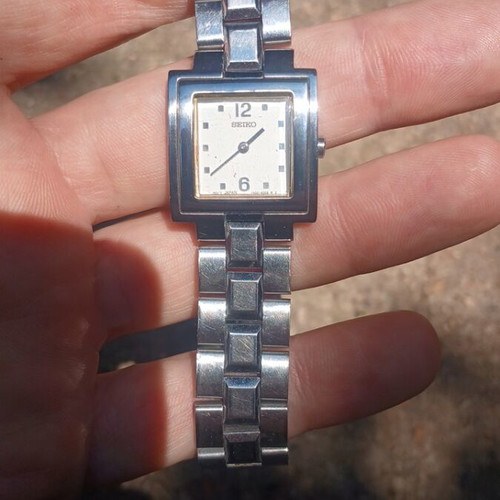 Seiko 1N00-6K50 wristwatch like new, silver, women's