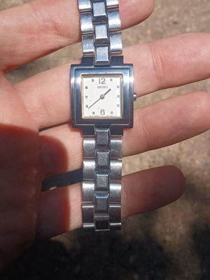Seiko 1N00-6K50 wristwatch like new, silver, women's