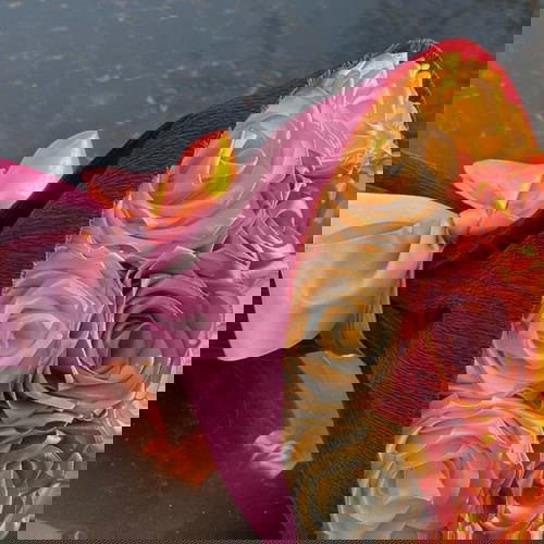 Вечен букет от ръчно изработени сатенени рози 17 броя