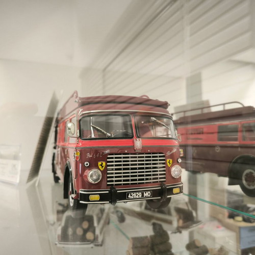 CMC Ferrari Transporter Fiat RN2 Bartoletti 1/18 like new collectible model