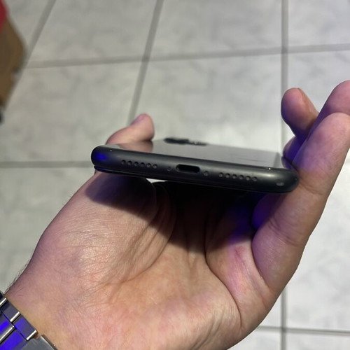 iPhone 11 used with cracked screen, 128GB, 87% battery health