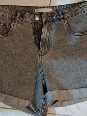 Pink Woman shorts like new, size 40, grey