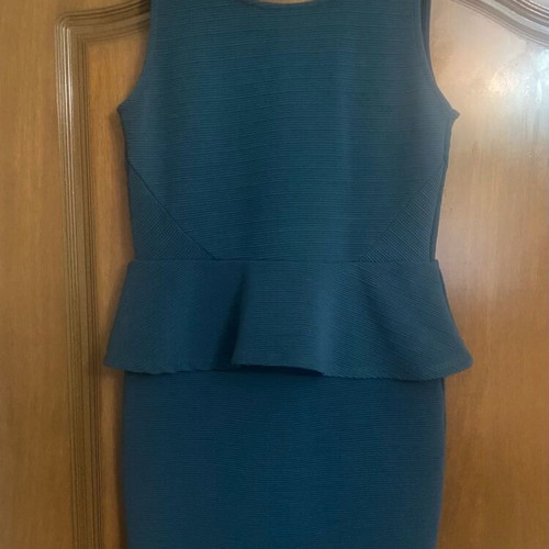 H&M dress with back zipper like new, size M
