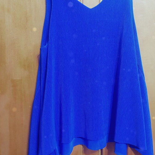 Mango blue sleeveless blouse like new, size M