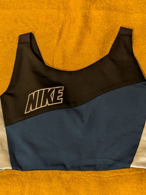 Nike μπουστάκι αθλητικό σουτιέν καινούργιο μέγεθος Medium