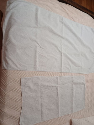 Towels used, set of 2 small and large (4 total)