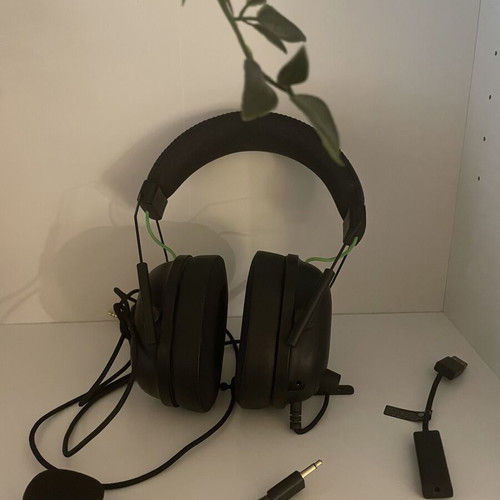 Razer Blackshark V2 headset with detachable microphone and USB sound card