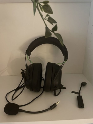 Razer Blackshark V2 headset with detachable microphone and USB sound card