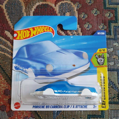 Hot Wheels Porsche 911 Carrera clip keychain new, metal