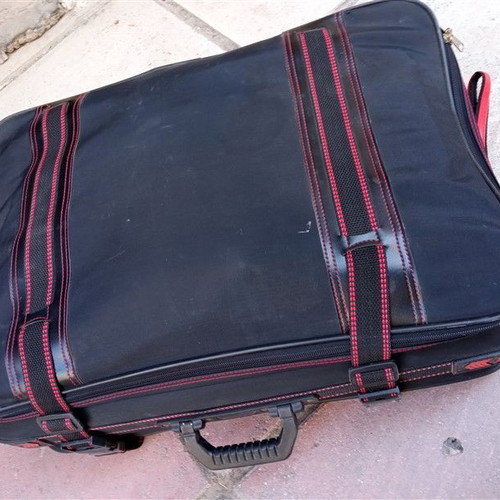Medium suitcase with 4 wheels used