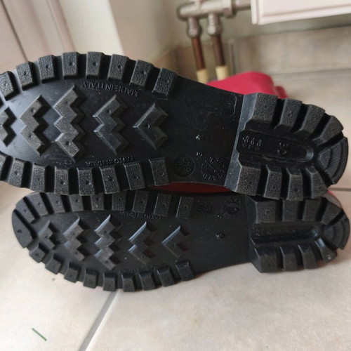 Galotses size 40 like new, red