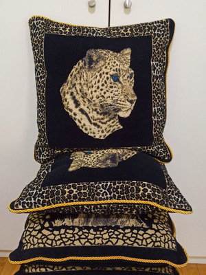 Decorative pillow set of 4 with animal print jacquard fabric, like new