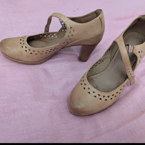 Clarks beige Mary Janes like new, size 36