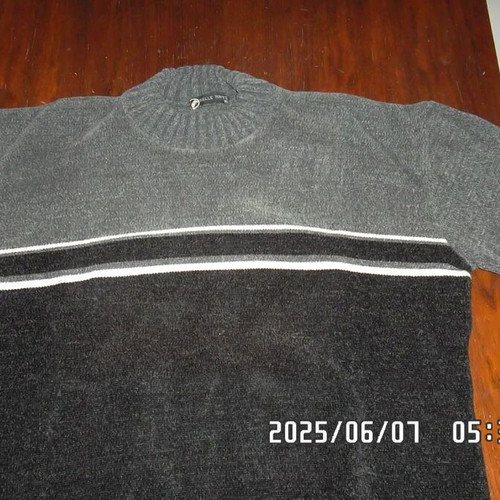 Belle Natte pullover size XL like new with soft texture