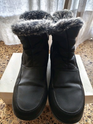 Totes waterproof winter boots size 40 like new with fur lining