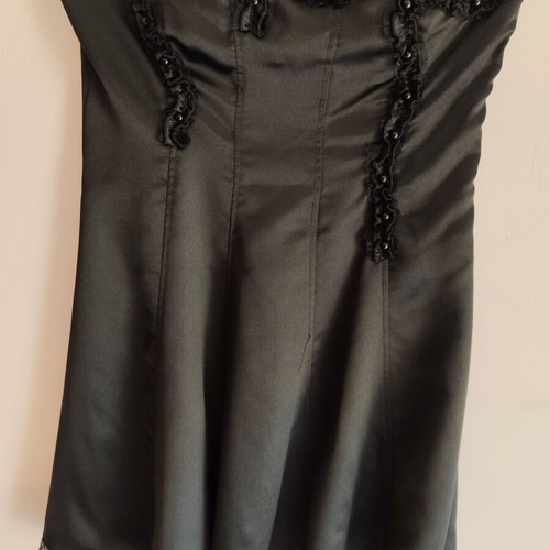 Black satin dress with corset bust and lace ruffles, Gothic style