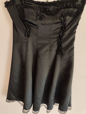 Black satin dress with corset bust and lace ruffles, Gothic style