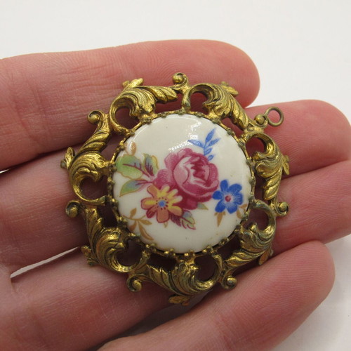 Vintage gold-plated pendant with porcelain floral decoration like new