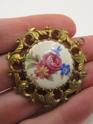 Vintage gold-plated pendant with porcelain floral decoration like new