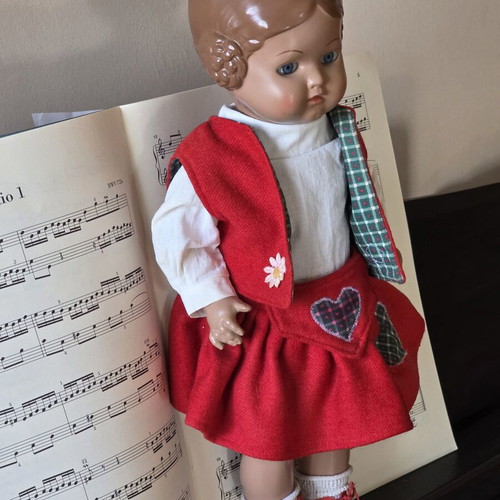 Schildkröt doll collectible numbered, like new