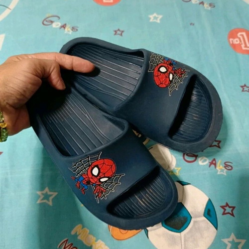 Spiderman slippers used, size 29, blue for boys