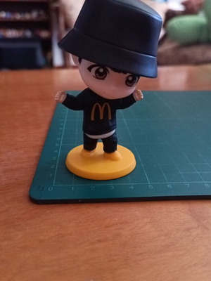Φιγούρα TinyTAN x BTS Jung Kook Mic Drop, παιχνίδι Happy Meal McDonald's