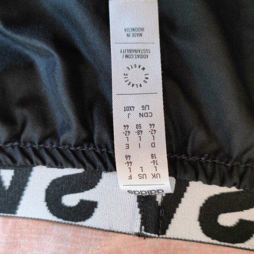 Adidas shorts large like new, black