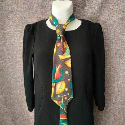 Nino Venturi tie like new, multicolored