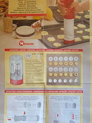 Metaltex Biscuick Cookie Tool like new with 13 discs and 6 nozzles