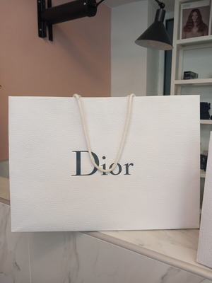 Dior хартиени чанти в два различни размера нови