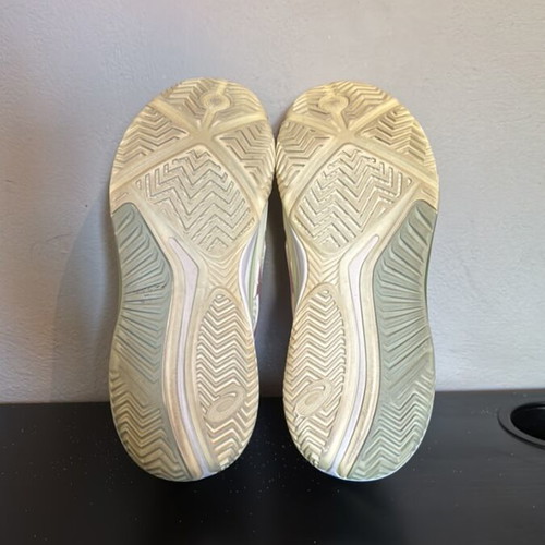 Asics Gel-Resolution 9 women's athletic shoes like new, size 40, multicolor