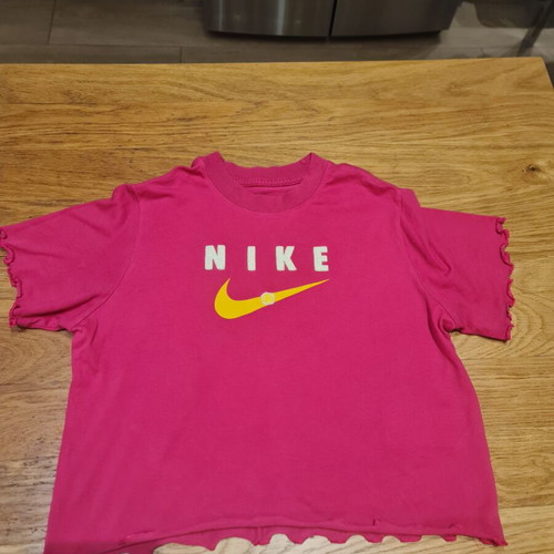Nike t-shirt fuchsia like new