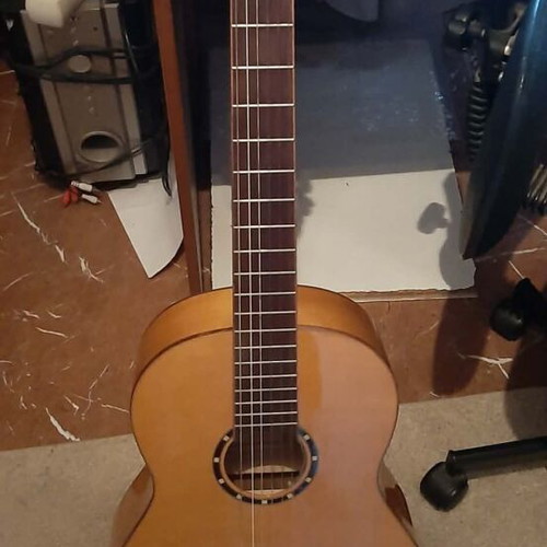 Classical guitar flamenco Ortega R170F like new with gig bag