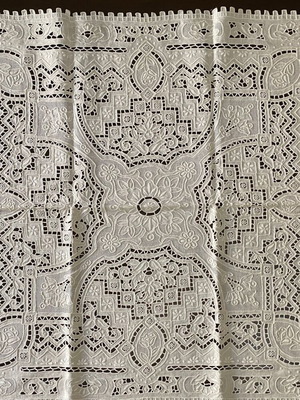Set of 4 vintage white embroidered cutwork table linens