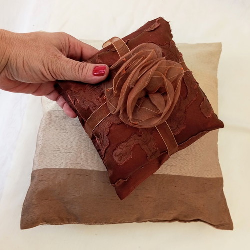 Decorative sofa pillows set like new, brown beige terracotta