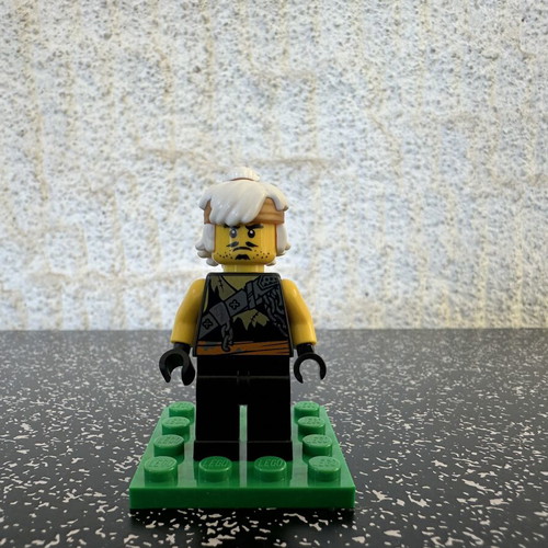 Lego Ninjago Wu Teen Sensei Wu minifigure like new, Dragon Hunter Disguise