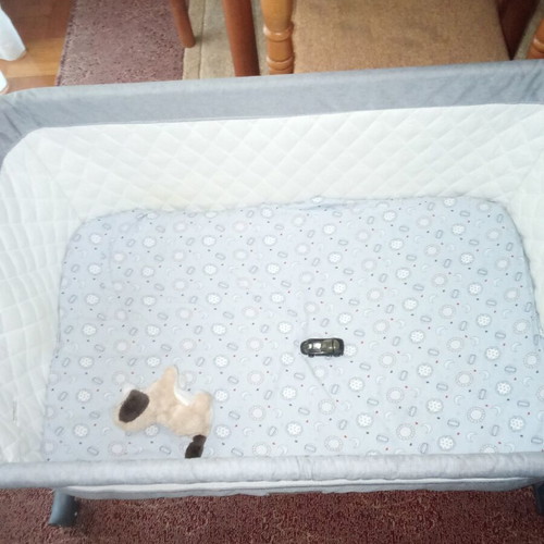 Kiddo baby cot like new with thin mattress