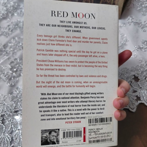 Βιβλίο φαντασίας Red Moon του Benjamin Percy στα αγγλικά σε άριστη κατάσταση