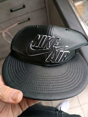 Nike Air hat like new, black, size M/L