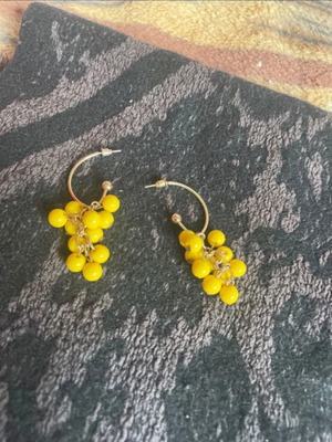 Earrings new, yellow and gold, very light