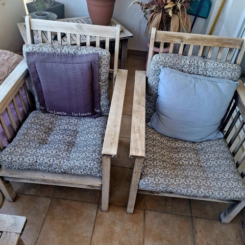 Wooden garden armchairs with table like new, set of 2