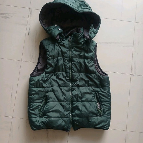 Sleeveless jacket like new reversible, gray and green, for ages 7-8