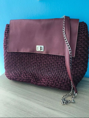 Handmade knitted shoulder bag used, red with leather-like closure