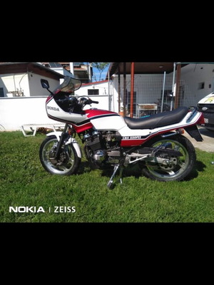 Honda CB 550 μοτοσικλέτα του 1982 με κινητήρα 550 cc