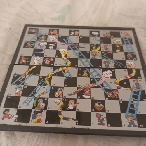 Mini Magnetic Snake Board Game like new, 15x15 cm