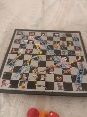 Mini Magnetic Snake Board Game like new, 15x15 cm