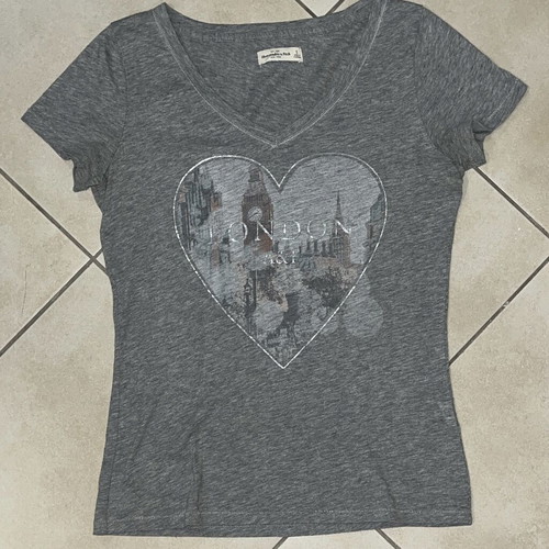 Abercrombie & Fitch Women T-Shirt grey London heart print size S like new